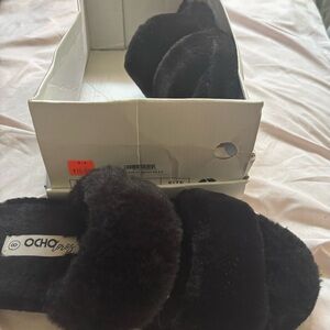 Ocho toros Black Fuzzy Slippers